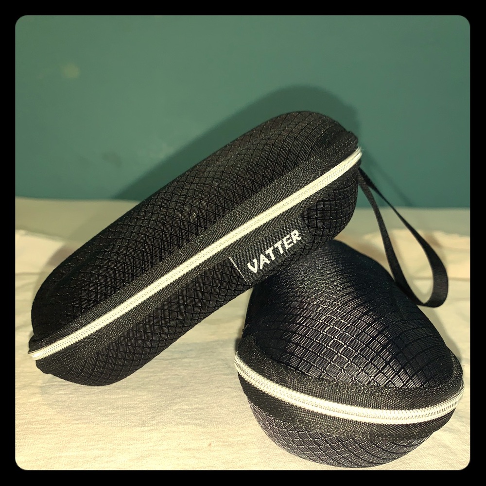 ‼️🆕‼️ Set of 2 Vatter Hard Shell Sunglass‎ Cases